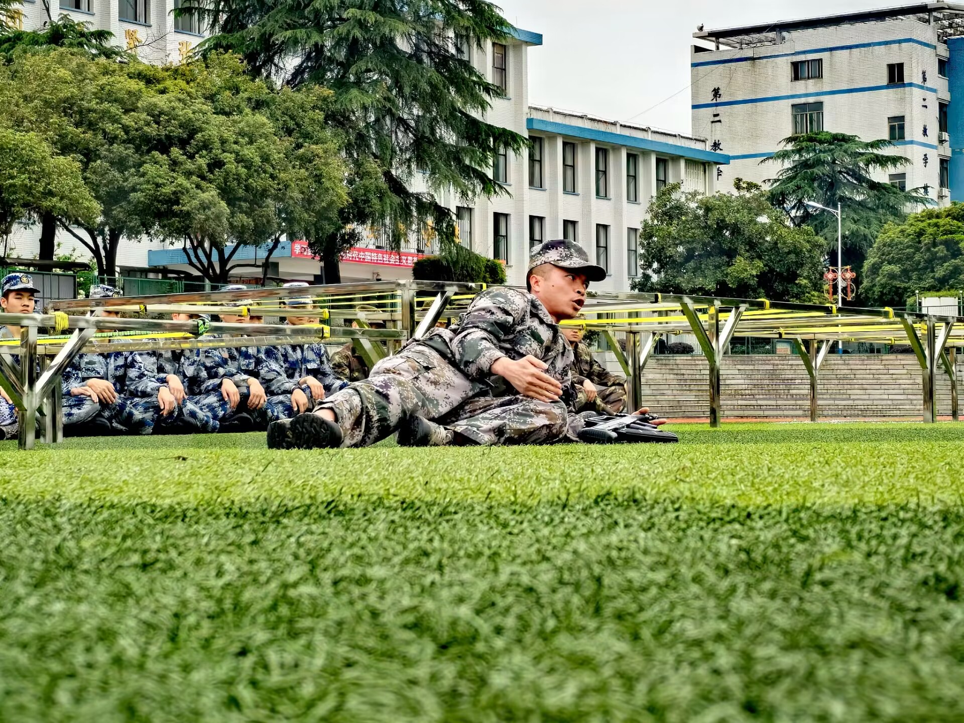 军士学院严密组织军事技能训练示范教学-长沙航空职业技术学院