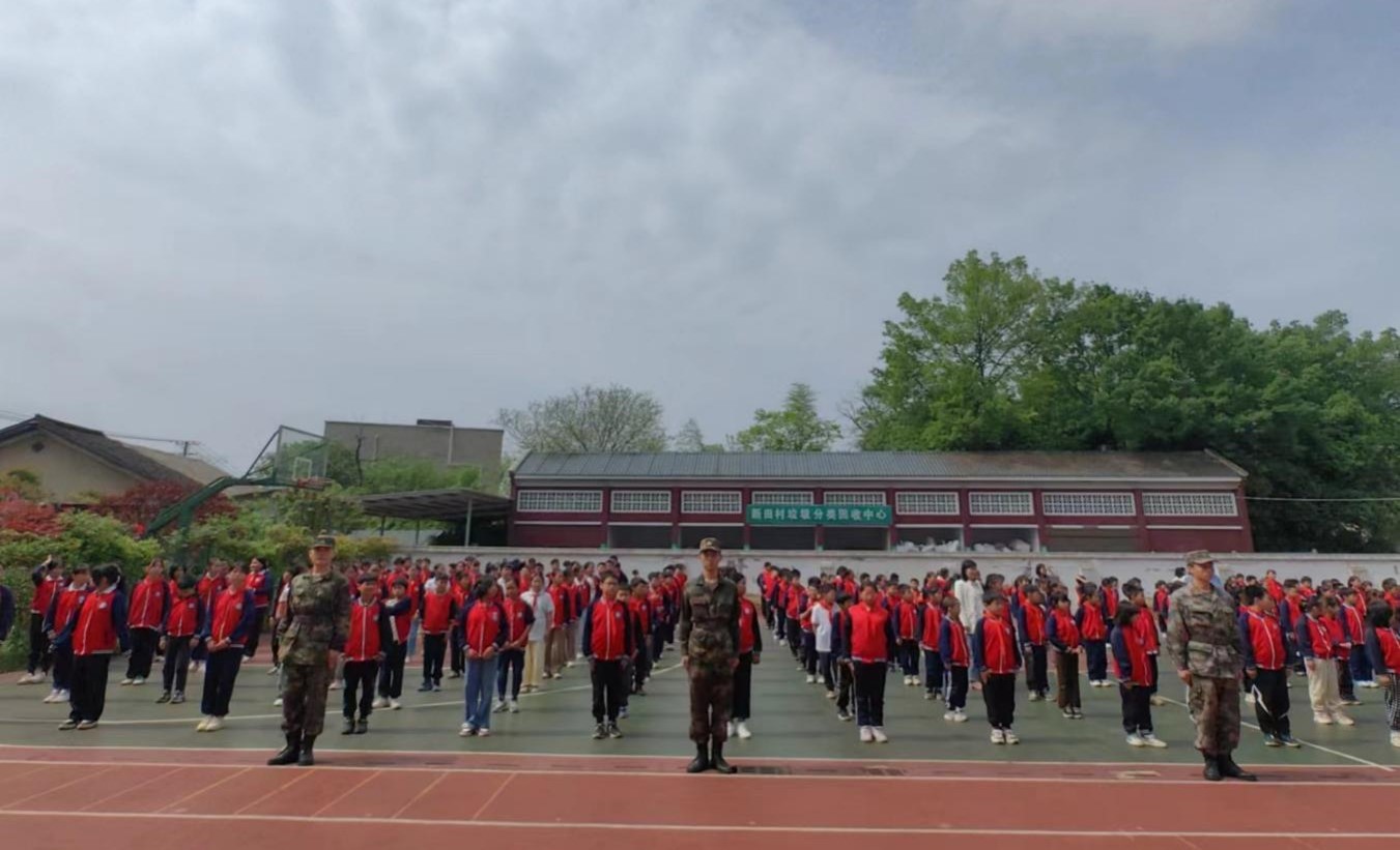 军士学院“五小工”志愿服务队赴校外开展全民国家安全教育日活动